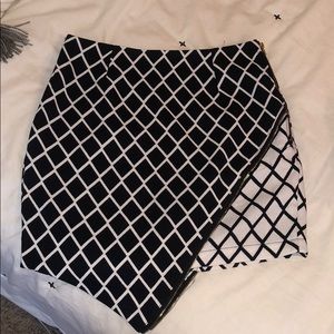 ASYMETRICAL MINI SKIRT WITH EXPOSED ZIPPER